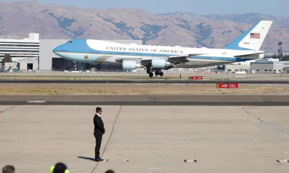 Air Force One: Ο «ιπτάμενος Λευκός Οίκος» που προστάτευσε τον Μπάιντεν από τις ρουκέτες της Χαμάς